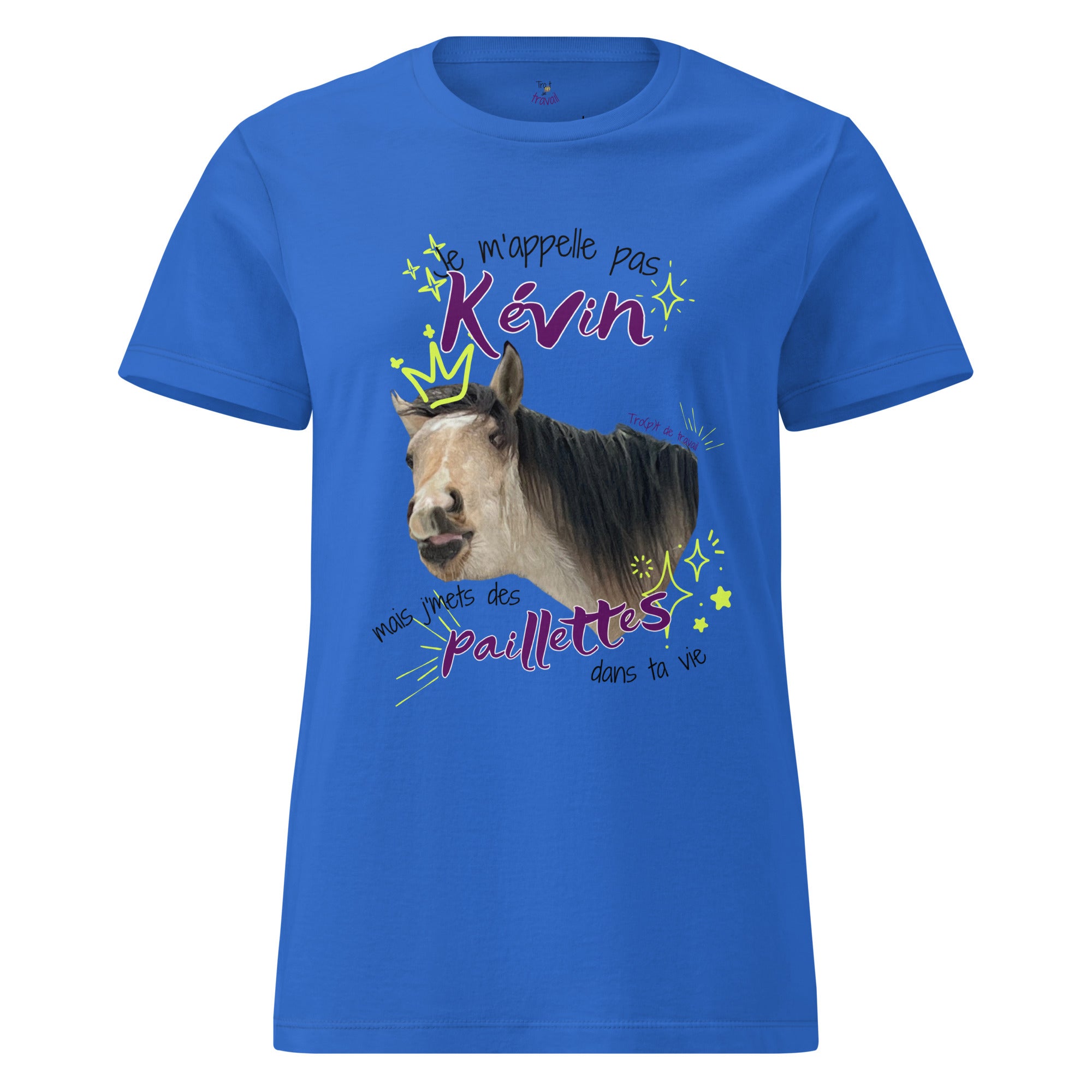 Tshirt humoristique pour cavalières, avec photo de cheval et phrase drôle "Je m'appelle pas Kévin mais j'mets des paillettes dans ta vie". Couleur bleu, vu de face.